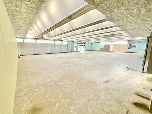 OPPORTUNITE RARE A TARASCON-SUR-ARIEGE : LOCAL COMMERCIAL 1 158 m² AVEC PARKIN PRIVE