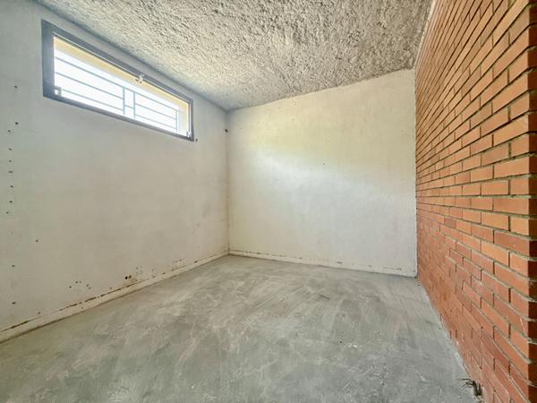 OPPORTUNITE RARE A TARASCON-SUR-ARIEGE : LOCAL COMMERCIAL 1 158 m² AVEC PARKIN PRIVE