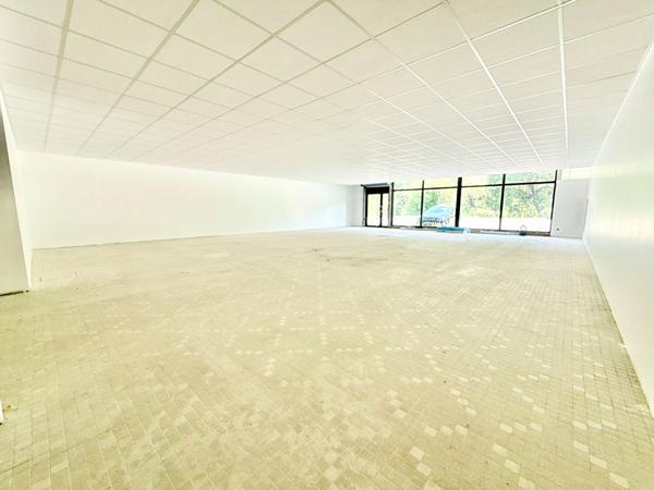 OPPORTUNITE RARE A TARASCON-SUR-ARIEGE : LOCAL COMMERCIAL 1 158 m² AVEC PARKIN PRIVE