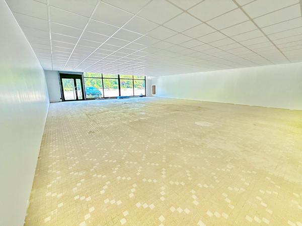 OPPORTUNITE RARE A TARASCON-SUR-ARIEGE : LOCAL COMMERCIAL 1 158 m² AVEC PARKIN PRIVE