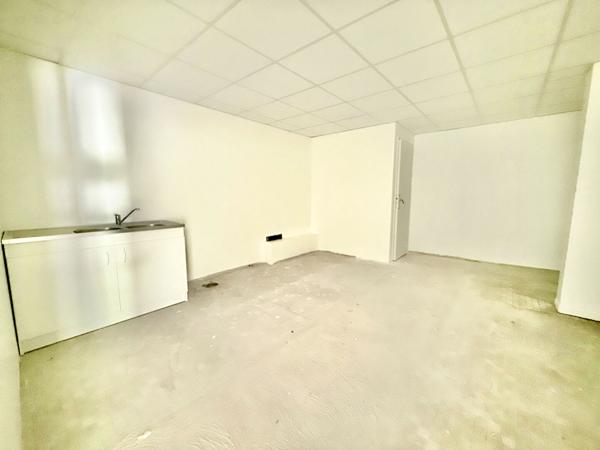 OPPORTUNITE RARE A TARASCON-SUR-ARIEGE : LOCAL COMMERCIAL 1 158 m² AVEC PARKIN PRIVE