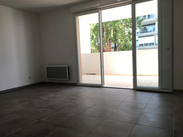 Dpt Hérault (34), à louer MONTPELLIER appartement T3 d'envieon 58 m² avec terrase de 12 m²