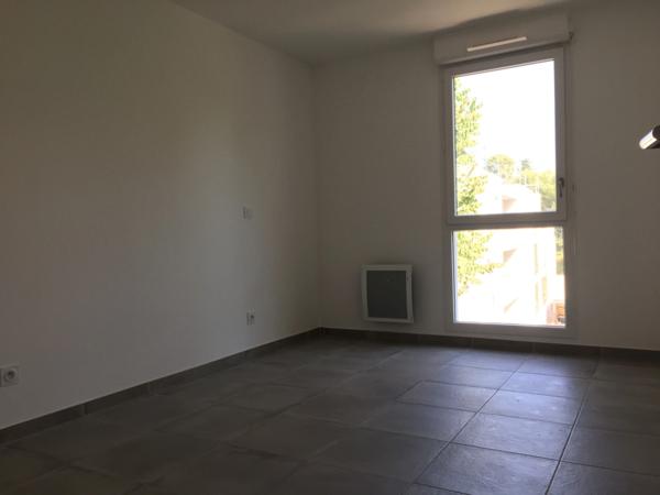 Dpt Hérault (34), à louer MONTPELLIER appartement T3 d'envieon 58 m² avec terrase de 12 m²