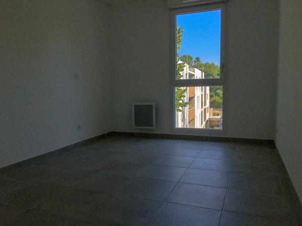 Dpt Hérault (34), à louer MONTPELLIER appartement T3 d'envieon 58 m² avec terrase de 12 m²