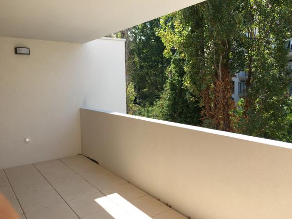 Dpt Hérault (34), à louer MONTPELLIER appartement T3 d'envieon 58 m² avec terrase de 12 m²