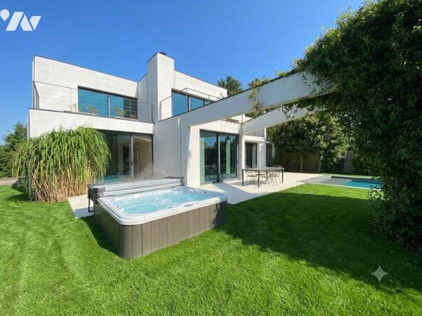 Secteur Kerangall - À deux pas du Moulin Blanc, une maison d'architecte aux prestations soignée...