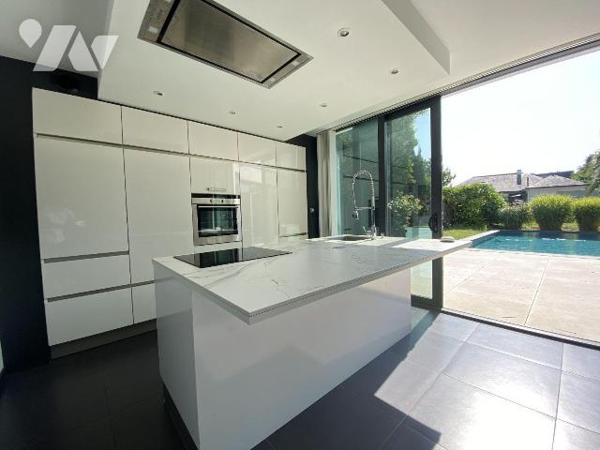 Secteur Kerangall - À deux pas du Moulin Blanc, une maison d'architecte aux prestations soignée...
