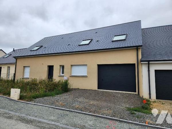 Pavillon neuf de 165 m² :

- Entrée avec départ d'escalier et wc, grand séjour, cuisine à amé...