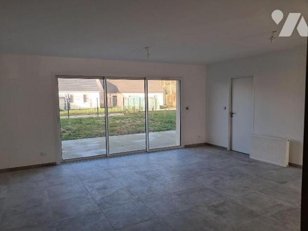 Pavillon neuf de 165 m² :

- Entrée avec départ d'escalier et wc, grand séjour, cuisine à amé...