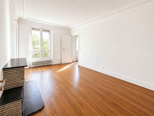 Paris 18e : 3P, 65 m² , Charme ancien, Lumineux