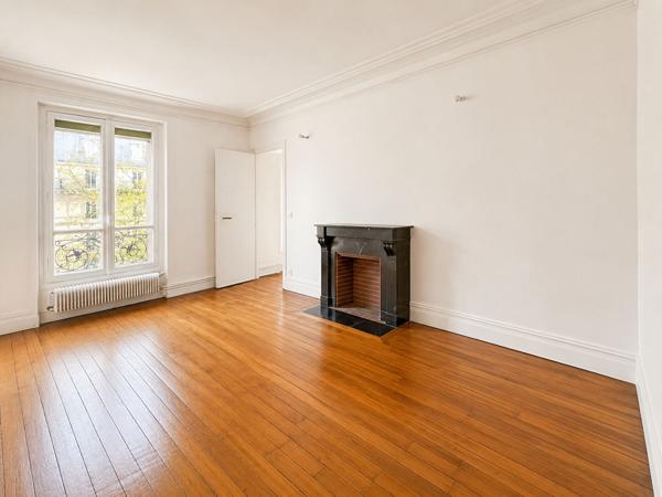 Paris 18e : 3P, 65 m² , Charme ancien, Lumineux
