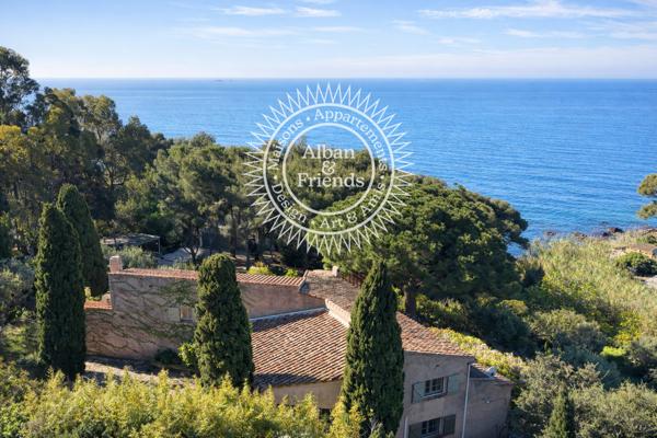 Carqueiranne (83320) Carqueiranne – Propriété avec accès direct à la mer, sur une plage sauvage, au cœur d’un environnement préserv