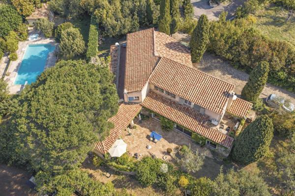Carqueiranne (83320) Carqueiranne – Propriété avec accès direct à la mer, sur une plage sauvage, au cœur d’un environnement préserv