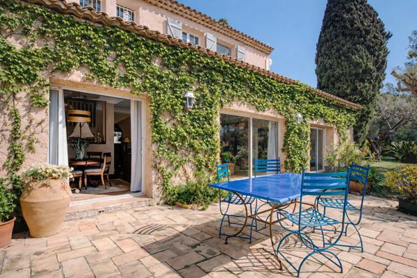 Carqueiranne (83320) Carqueiranne – Propriété avec accès direct à la mer, sur une plage sauvage, au cœur d’un environnement préserv