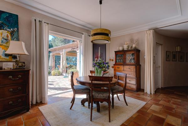 Carqueiranne (83320) Carqueiranne – Propriété avec accès direct à la mer, sur une plage sauvage, au cœur d’un environnement préserv