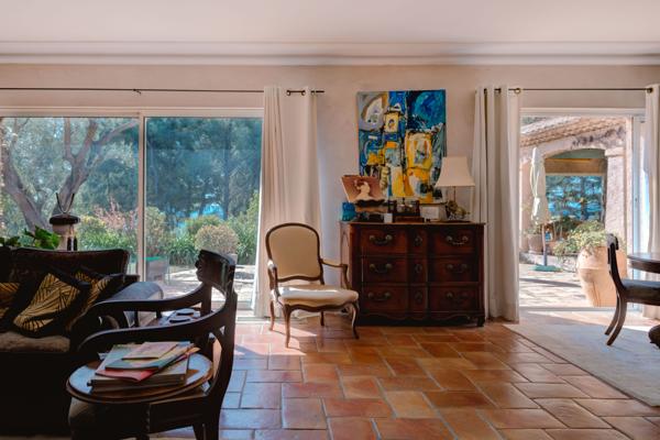 Carqueiranne (83320) Carqueiranne – Propriété avec accès direct à la mer, sur une plage sauvage, au cœur d’un environnement préserv