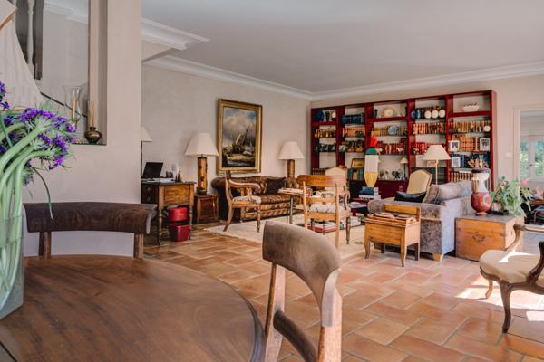 Carqueiranne (83320) Carqueiranne – Propriété avec accès direct à la mer, sur une plage sauvage, au cœur d’un environnement préserv