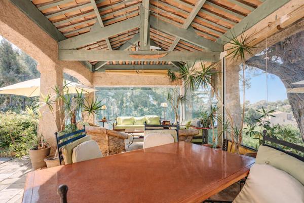 Carqueiranne (83320) Carqueiranne – Propriété avec accès direct à la mer, sur une plage sauvage, au cœur d’un environnement préserv