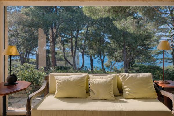 Carqueiranne (83320) Carqueiranne – Propriété avec accès direct à la mer, sur une plage sauvage, au cœur d’un environnement préserv