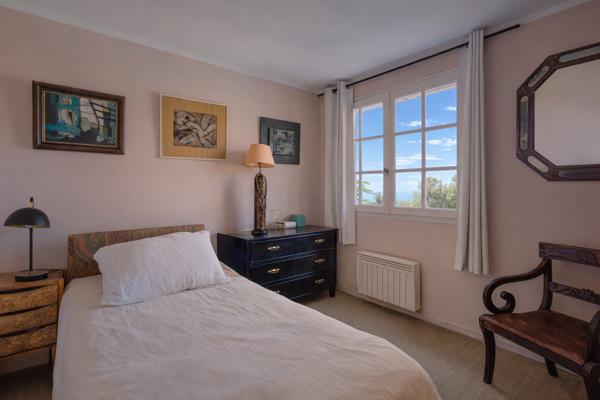 Carqueiranne (83320) Carqueiranne – Propriété avec accès direct à la mer, sur une plage sauvage, au cœur d’un environnement préserv