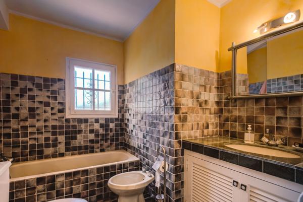 Carqueiranne (83320) Carqueiranne – Propriété avec accès direct à la mer, sur une plage sauvage, au cœur d’un environnement préserv