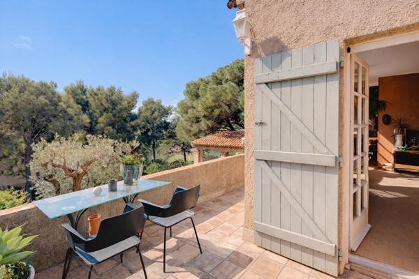 Carqueiranne (83320) Carqueiranne – Propriété avec accès direct à la mer, sur une plage sauvage, au cœur d’un environnement préserv