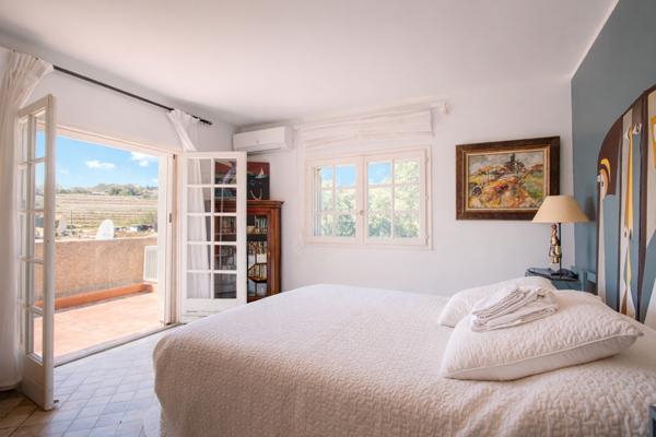 Carqueiranne (83320) Carqueiranne – Propriété avec accès direct à la mer, sur une plage sauvage, au cœur d’un environnement préserv