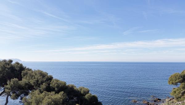 Carqueiranne (83320) Carqueiranne – Propriété avec accès direct à la mer, sur une plage sauvage, au cœur d’un environnement préserv