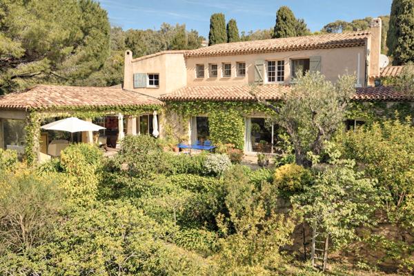 Carqueiranne (83320) Carqueiranne – Propriété avec accès direct à la mer, sur une plage sauvage, au cœur d’un environnement préserv