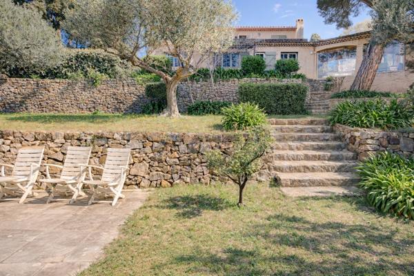 Carqueiranne (83320) Carqueiranne – Propriété avec accès direct à la mer, sur une plage sauvage, au cœur d’un environnement préserv