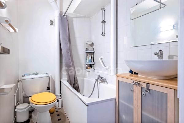 Dpt Seine Saint Denis (93), à vendre BAS-MONTREUIL limite VINCENNES, appartement T2 de 45 m² Sud-Ouest