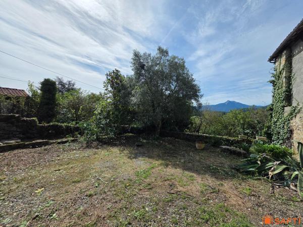 Ensemble Authentique maison en pierres plus gîte avec vue imprenable sur le Cagire