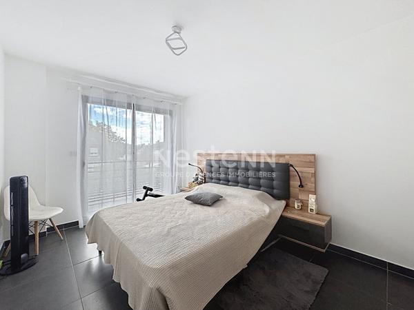 GOUVIEUX CENTRE, MAISON D'ARCHITECTE-TOIT PLAT 135 M² HABITABLES -JARDIN