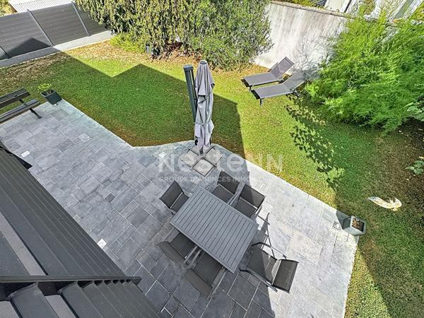 GOUVIEUX CENTRE, MAISON D'ARCHITECTE-TOIT PLAT 135 M² HABITABLES -JARDIN