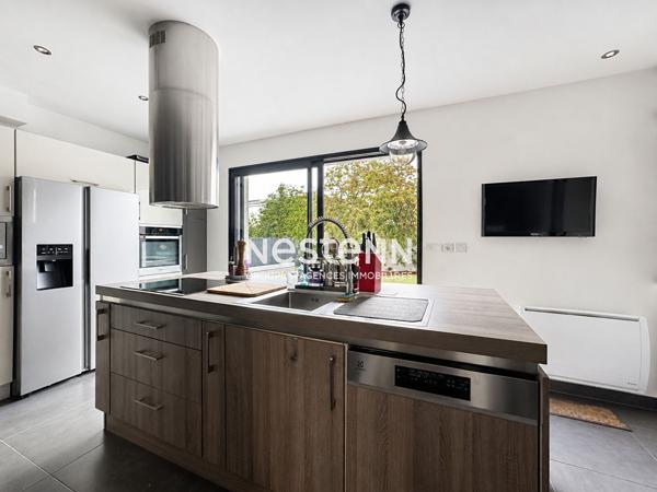 GOUVIEUX CENTRE, MAISON D'ARCHITECTE-TOIT PLAT 135 M² HABITABLES -JARDIN