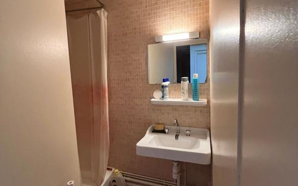 Maison à vendre    2 pièces •  Agris