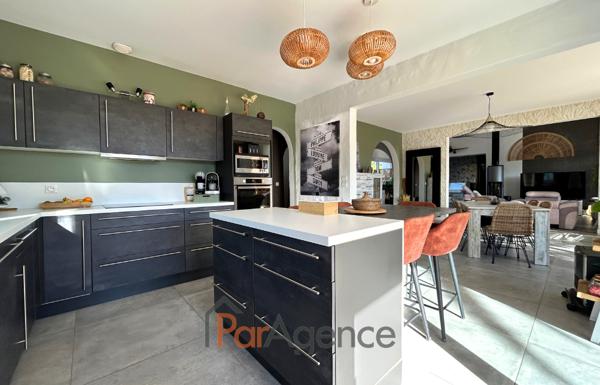 MAISON DE PLAIN-PIED 6 PIECES 246 M2 HABITABLES AVEC PISCIN