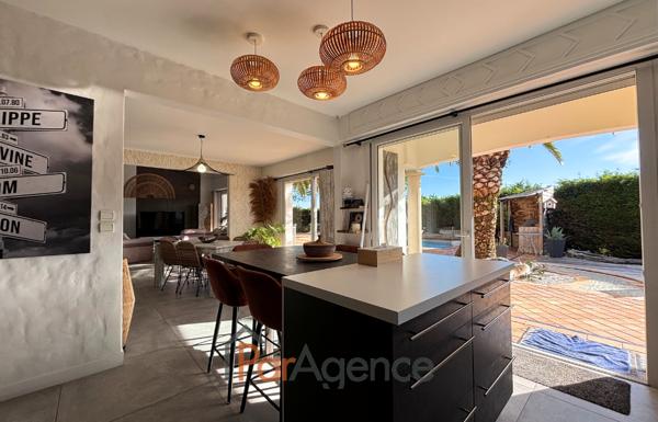 MAISON DE PLAIN-PIED 6 PIECES 246 M2 HABITABLES AVEC PISCIN