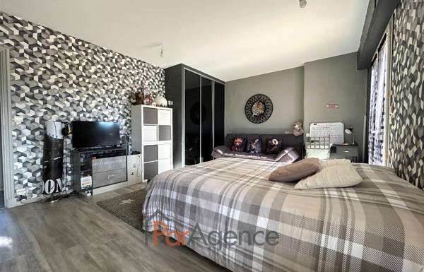 MAISON DE PLAIN-PIED 6 PIECES 246 M2 HABITABLES AVEC PISCIN