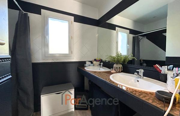 MAISON DE PLAIN-PIED 6 PIECES 246 M2 HABITABLES AVEC PISCIN