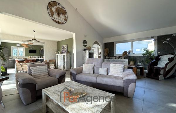 MAISON DE PLAIN-PIED 6 PIECES 246 M2 HABITABLES AVEC PISCIN