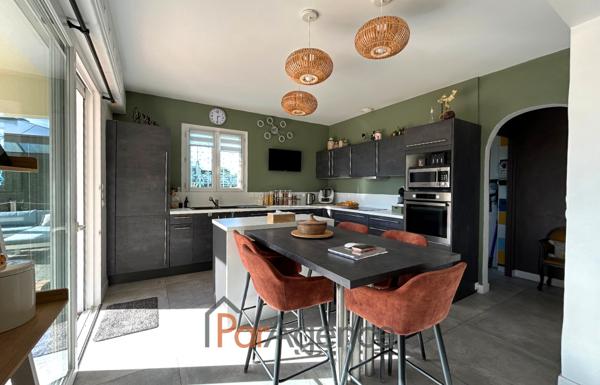 MAISON DE PLAIN-PIED 6 PIECES 246 M2 HABITABLES AVEC PISCIN