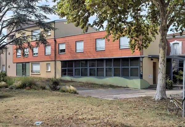 À LOUER : Bureaux de 130 m² en rez-de-chaussée au coeur de la ville de MABLY