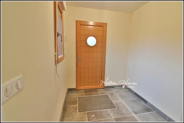 Maison d’architecte polygonale bioclimatique à ossature bois, unique sur le secteur