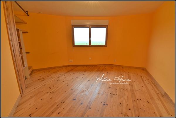 Maison d’architecte polygonale bioclimatique à ossature bois, unique sur le secteur