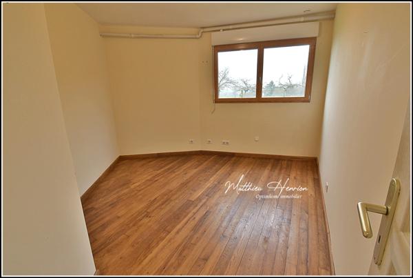 Maison d’architecte polygonale bioclimatique à ossature bois, unique sur le secteur