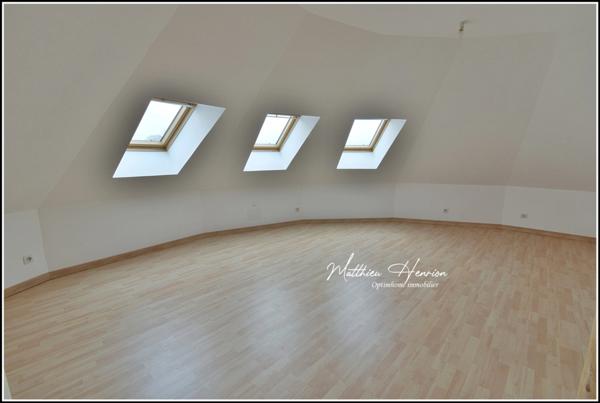 Maison d’architecte polygonale bioclimatique à ossature bois, unique sur le secteur