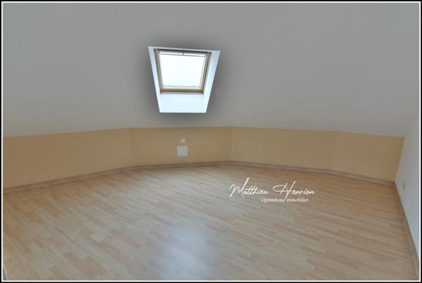 Maison d’architecte polygonale bioclimatique à ossature bois, unique sur le secteur