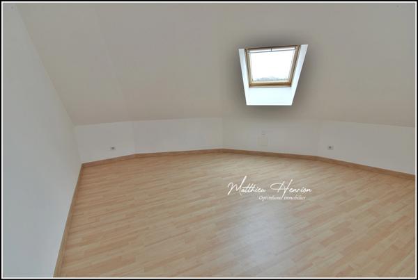 Maison d’architecte polygonale bioclimatique à ossature bois, unique sur le secteur