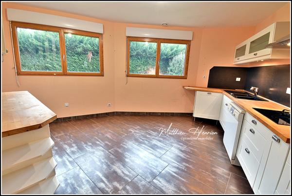 Maison d’architecte polygonale bioclimatique à ossature bois, unique sur le secteur